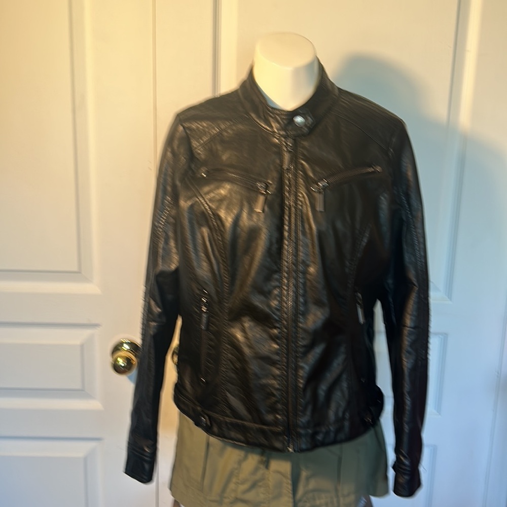 JOUJOU VEIGAN LEATHER JACKET IN SIZE XL BLACK ZIPPER CLOSURE